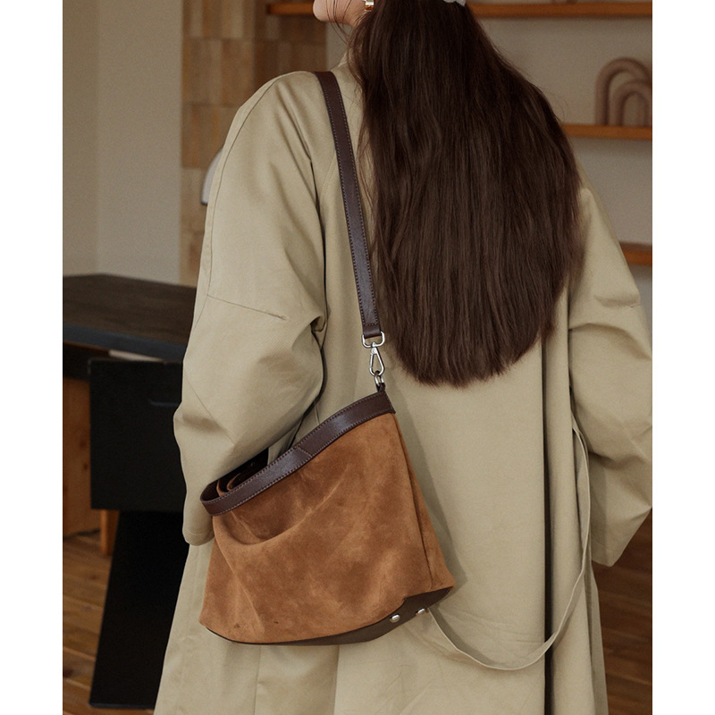 Interior Design Vintage Style - Matte Cowhide Tote Bag 2026 Retro